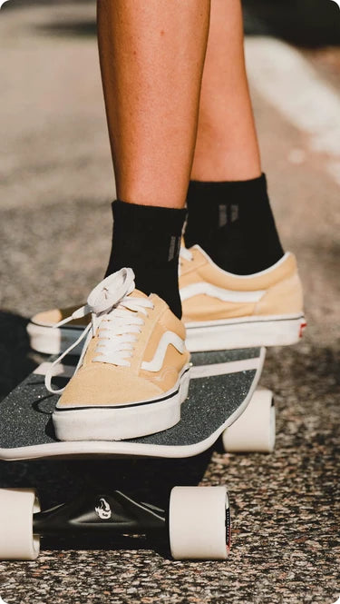 hollowsocksmall.com